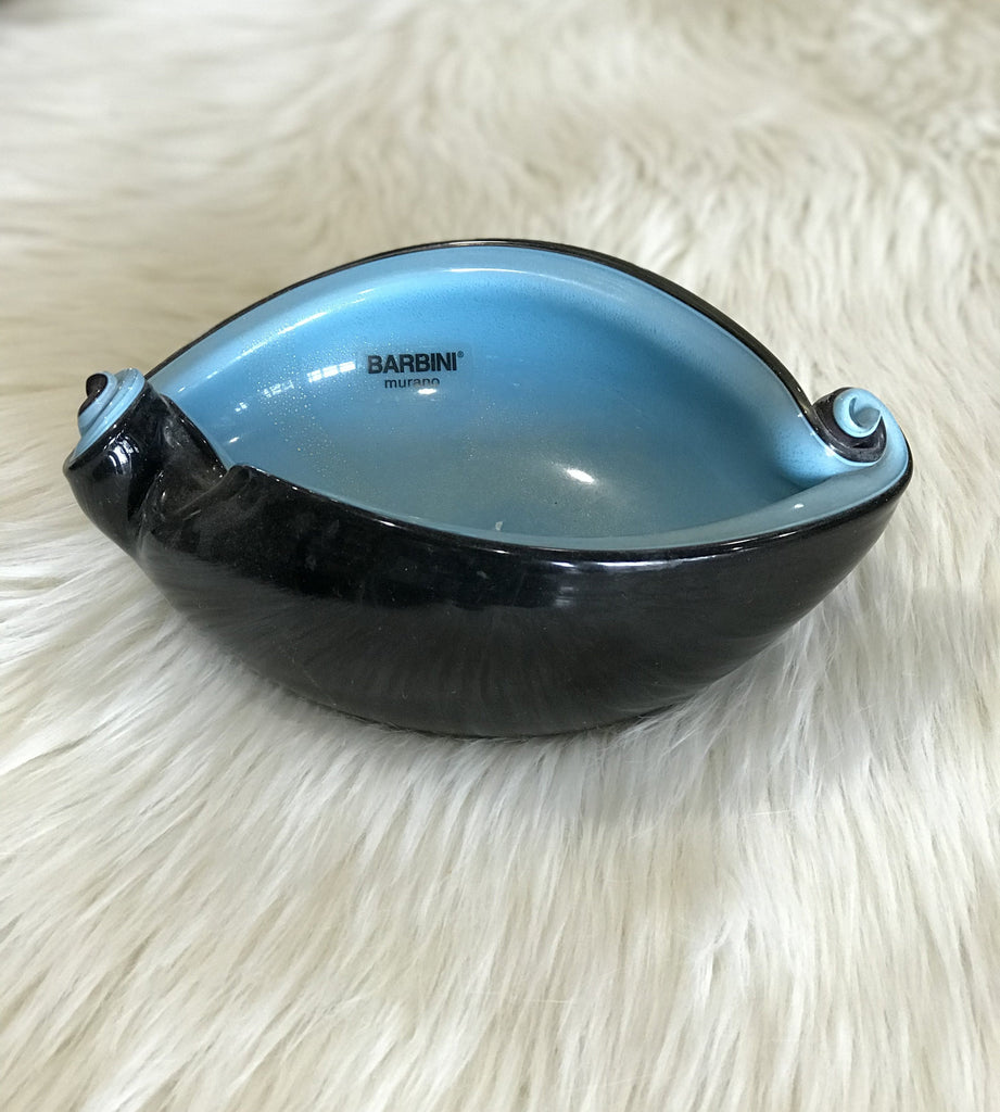 An absolutely gorgeous, medium-sized, black and aqua Murano glass shell dish from the now-closed Barbini Factory, circa 1955. A stunning vintage piece that is irreplicable and perfect for the vintage glass collector or a lover of beautiful home decor accessories.
